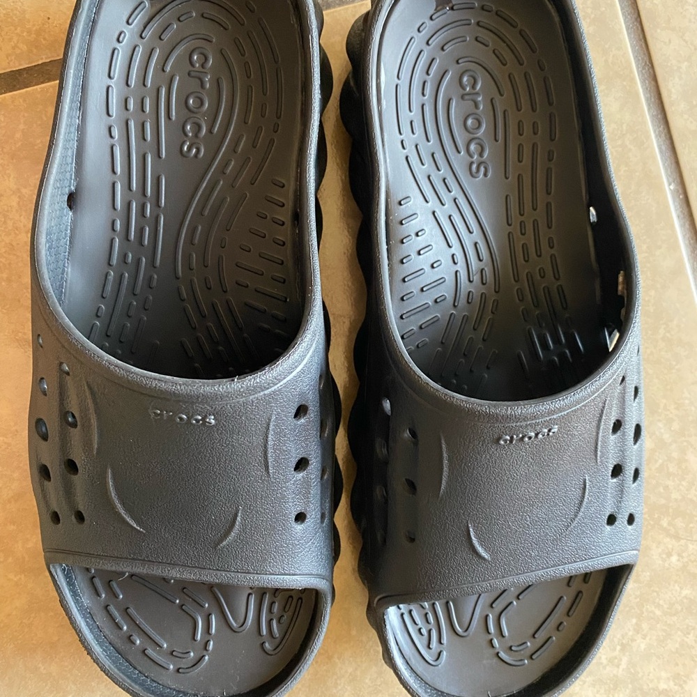 Crocs echo slides